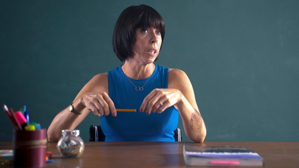 Eileen Walsh esittää pyörätuolia käyttävää opettajaa Catherine Proctoria.